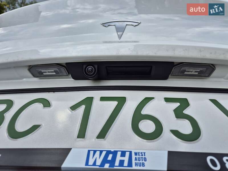 Седан Tesla Model 3 2020 в Івано-Франківську
