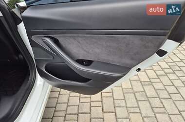 Седан Tesla Model 3 2020 в 