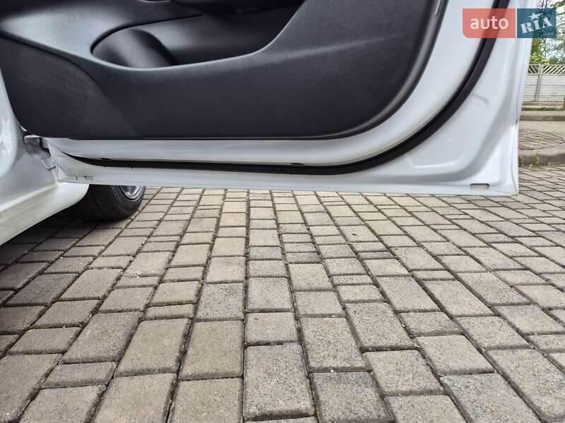Седан Tesla Model 3 2020 в Івано-Франківську