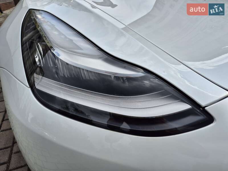 Седан Tesla Model 3 2020 в Івано-Франківську