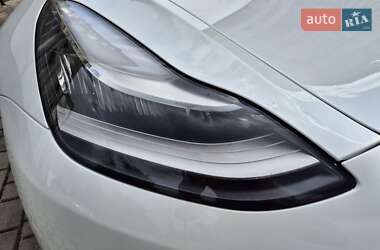 Седан Tesla Model 3 2020 в 
