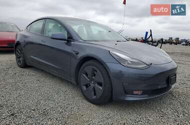 Седан Tesla Model 3 2021 в 