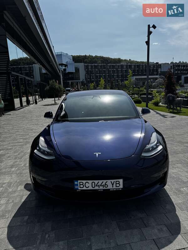 Седан Tesla Model 3 2018 в Львове