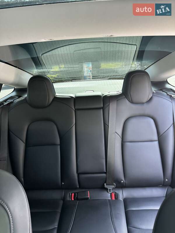 Седан Tesla Model 3 2018 в Львове
