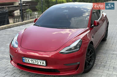 Седан Tesla Model 3 2021 в 