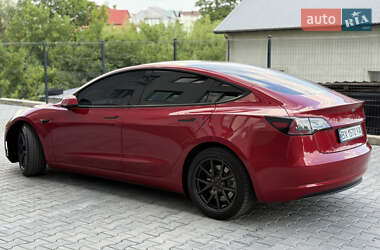 Седан Tesla Model 3 2021 в 