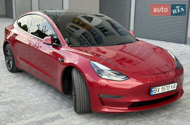 Седан Tesla Model 3 2021 в 