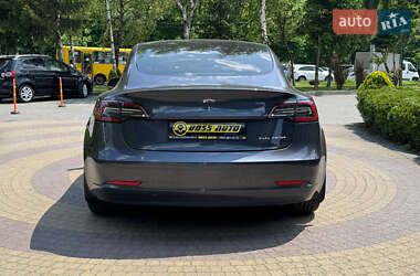 Седан Tesla Model 3 2022 в 