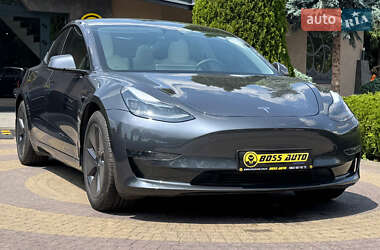 Седан Tesla Model 3 2022 в 