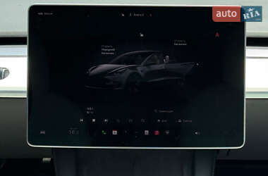 Седан Tesla Model 3 2022 в 