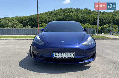Седан Tesla Model 3 2022 в 