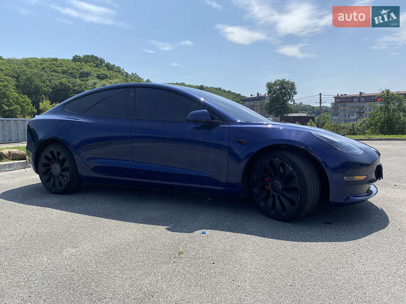 Седан Tesla Model 3 2022 в Киеве