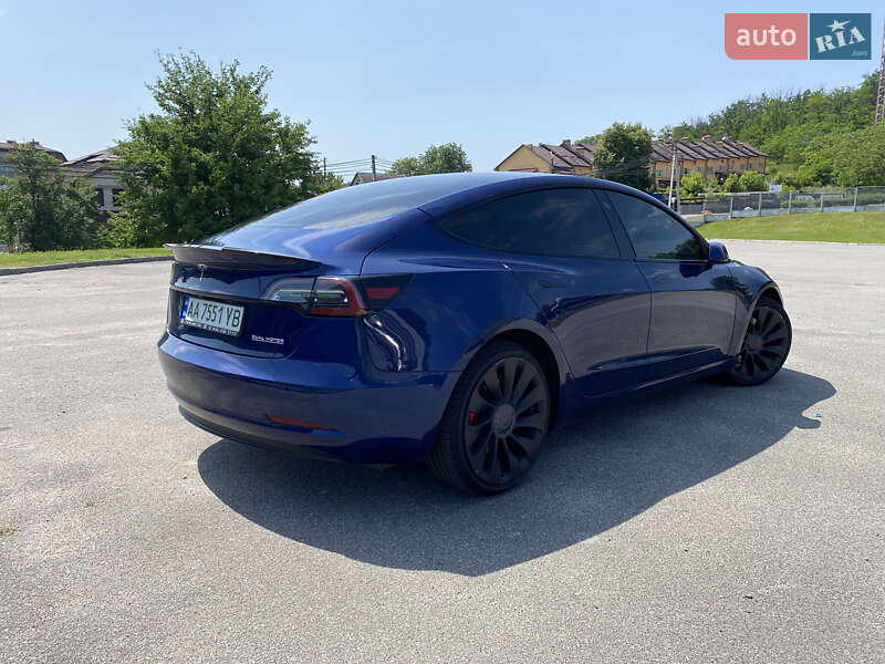 Седан Tesla Model 3 2022 в Киеве