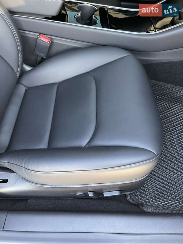 Седан Tesla Model 3 2018 в Одессе