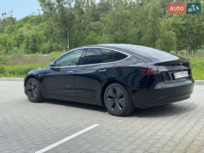 Седан Tesla Model 3 2019 в Львове