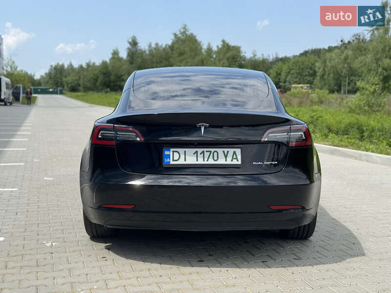 Седан Tesla Model 3 2019 в Львове