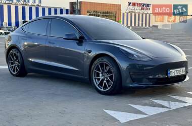 Седан Tesla Model 3 2021 в 
