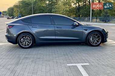 Седан Tesla Model 3 2021 в 