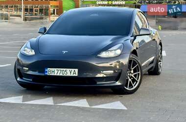 Седан Tesla Model 3 2021 в 