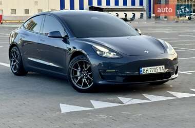 Седан Tesla Model 3 2021 в 