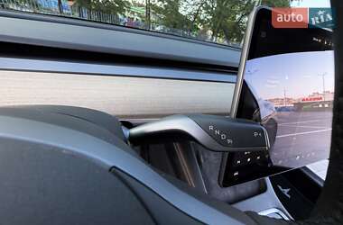 Седан Tesla Model 3 2021 в 