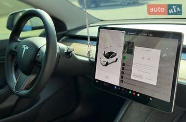 Седан Tesla Model 3 2021 в 