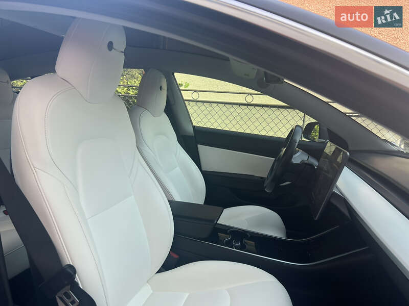 Седан Tesla Model 3 2018 в Долине
