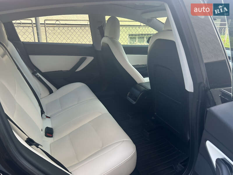 Седан Tesla Model 3 2018 в Долине