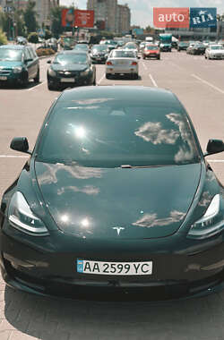 Седан Tesla Model 3 2021 в 