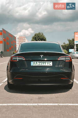 Седан Tesla Model 3 2021 в 