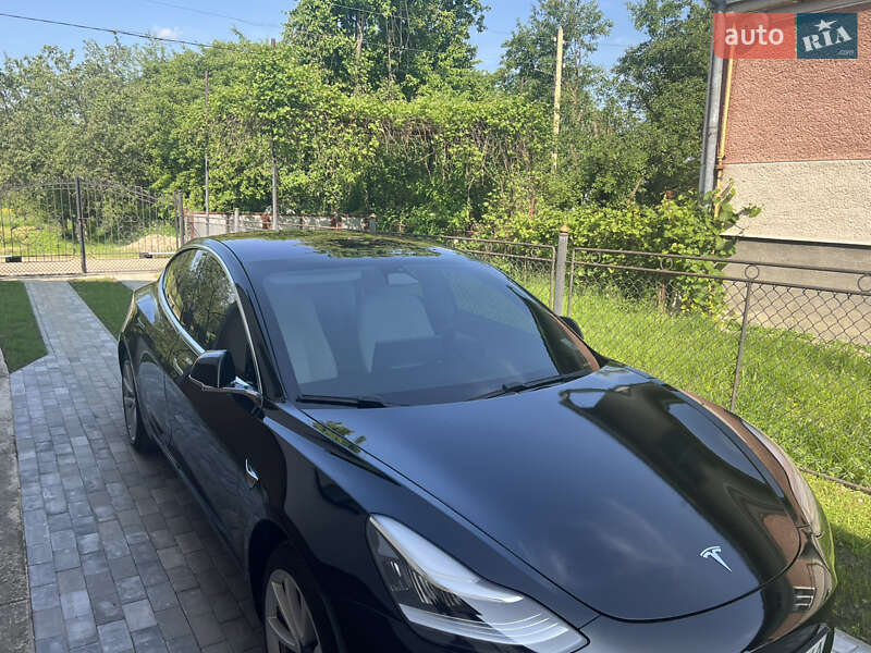 Седан Tesla Model 3 2018 в Долине