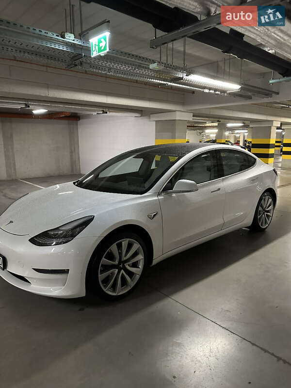 Седан Tesla Model 3 2019 в Киеве