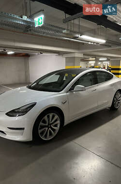 Седан Tesla Model 3 2019 в 