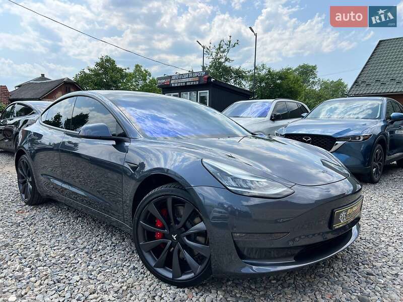 Седан Tesla Model 3 2020 в 