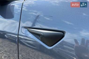 Седан Tesla Model 3 2020 в 