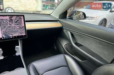 Седан Tesla Model 3 2020 в 