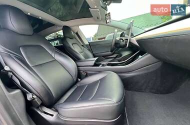 Седан Tesla Model 3 2020 в 