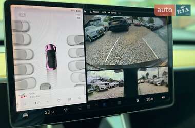 Седан Tesla Model 3 2020 в 