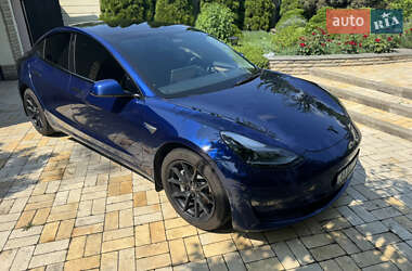 Седан Tesla Model 3 2022 в 