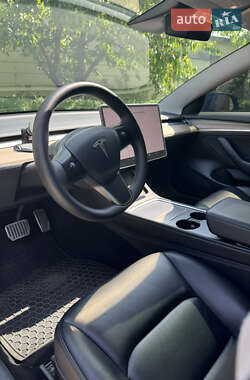 Седан Tesla Model 3 2022 в 
