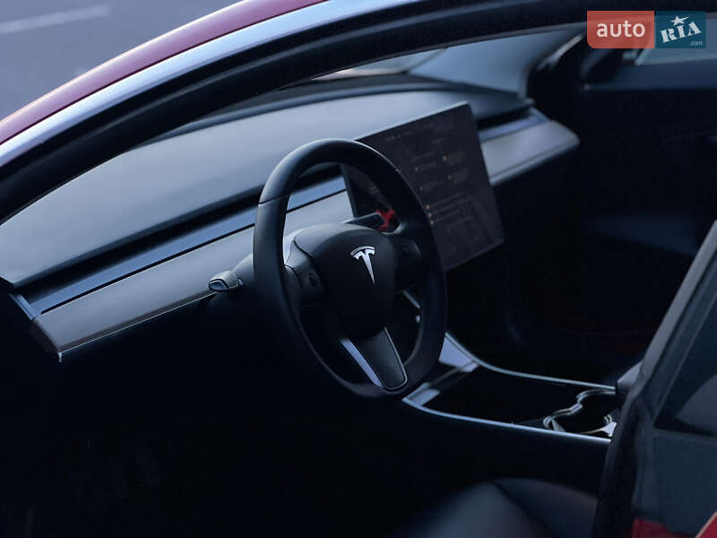 Седан Tesla Model 3 2020 в Львове