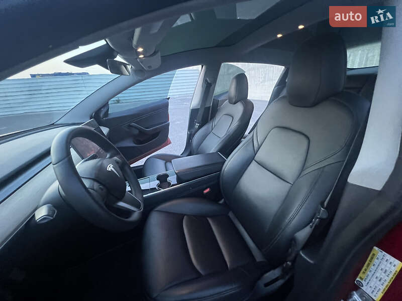 Седан Tesla Model 3 2020 в Львове