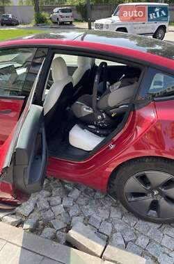 Седан Tesla Model 3 2021 в 