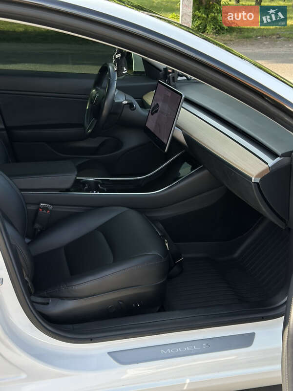 Седан Tesla Model 3 2018 в Белой Церкви