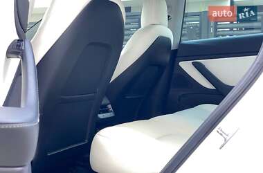Седан Tesla Model 3 2019 в 