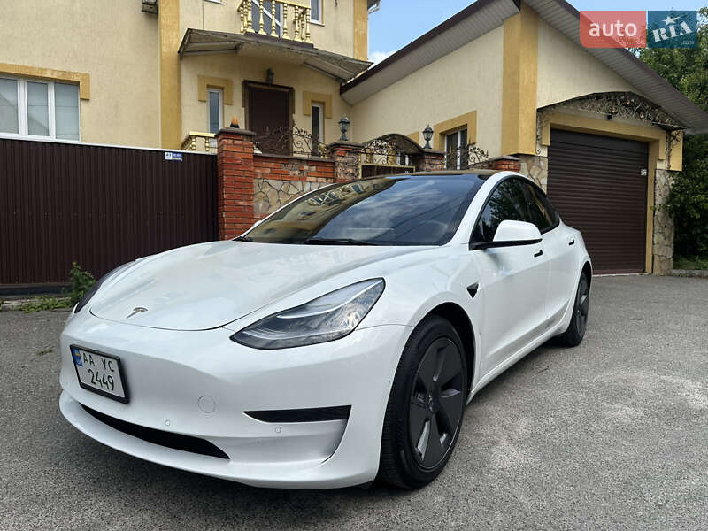 Седан Tesla Model 3 2023 в 