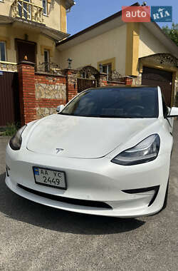 Седан Tesla Model 3 2023 в 
