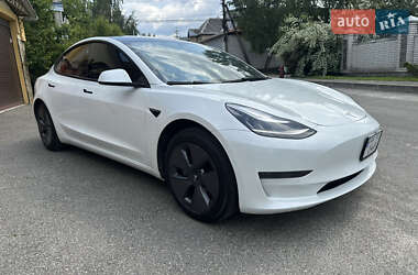 Седан Tesla Model 3 2023 в 
