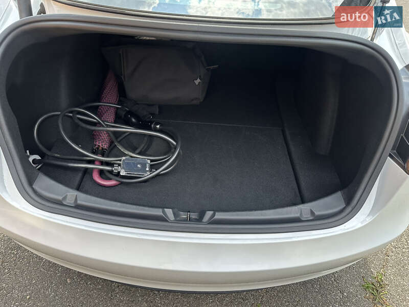Седан Tesla Model 3 2023 в Киеве фото 20 Седан Tesla Model 3 2023 в Киеве