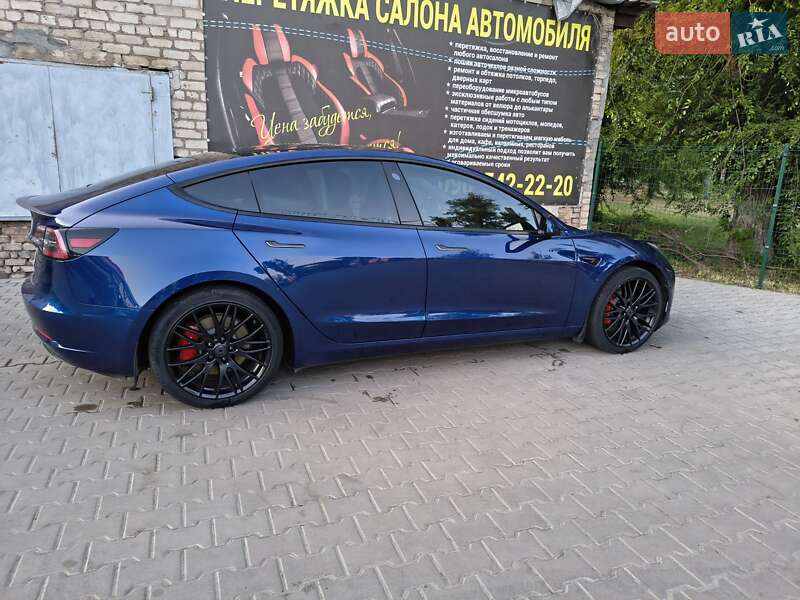 Седан Tesla Model 3 2022 в Кривому Розі